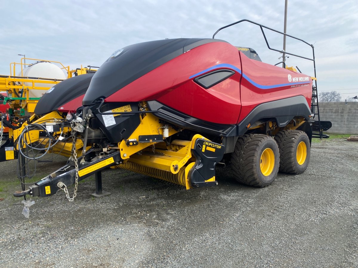 Actual stock photo of New Holland BB340R HD, stock 001343