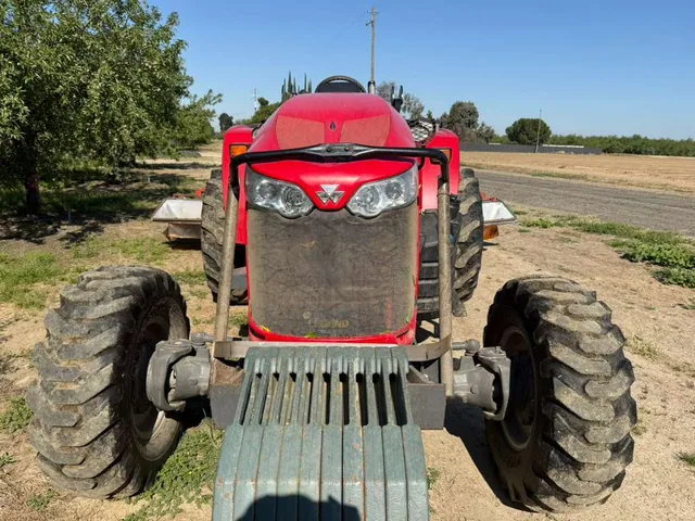 Actual stock photo 3 of 2017 Massey Ferguson 6713, stock 028700